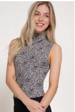 Blusa cuello alto animal print